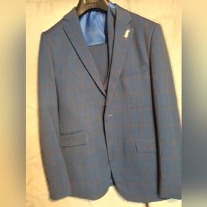 Suit including matching pants jacket size 33 pants 40 waste 32 length